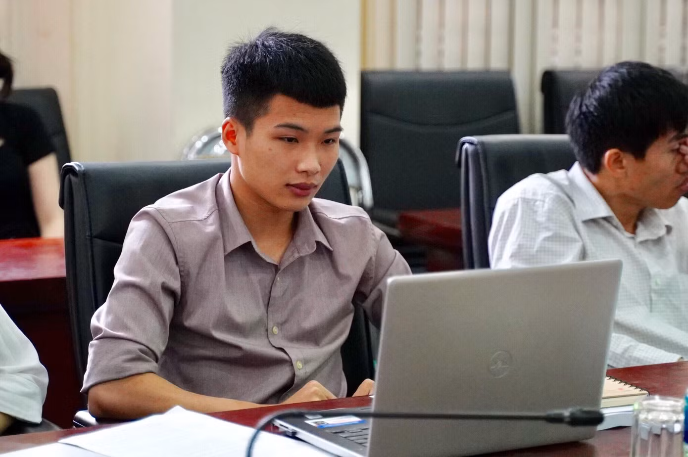 Chúc cho chàng trai sẽ thành công trên con đường sắp tới tại Liên bang Nga của mình.