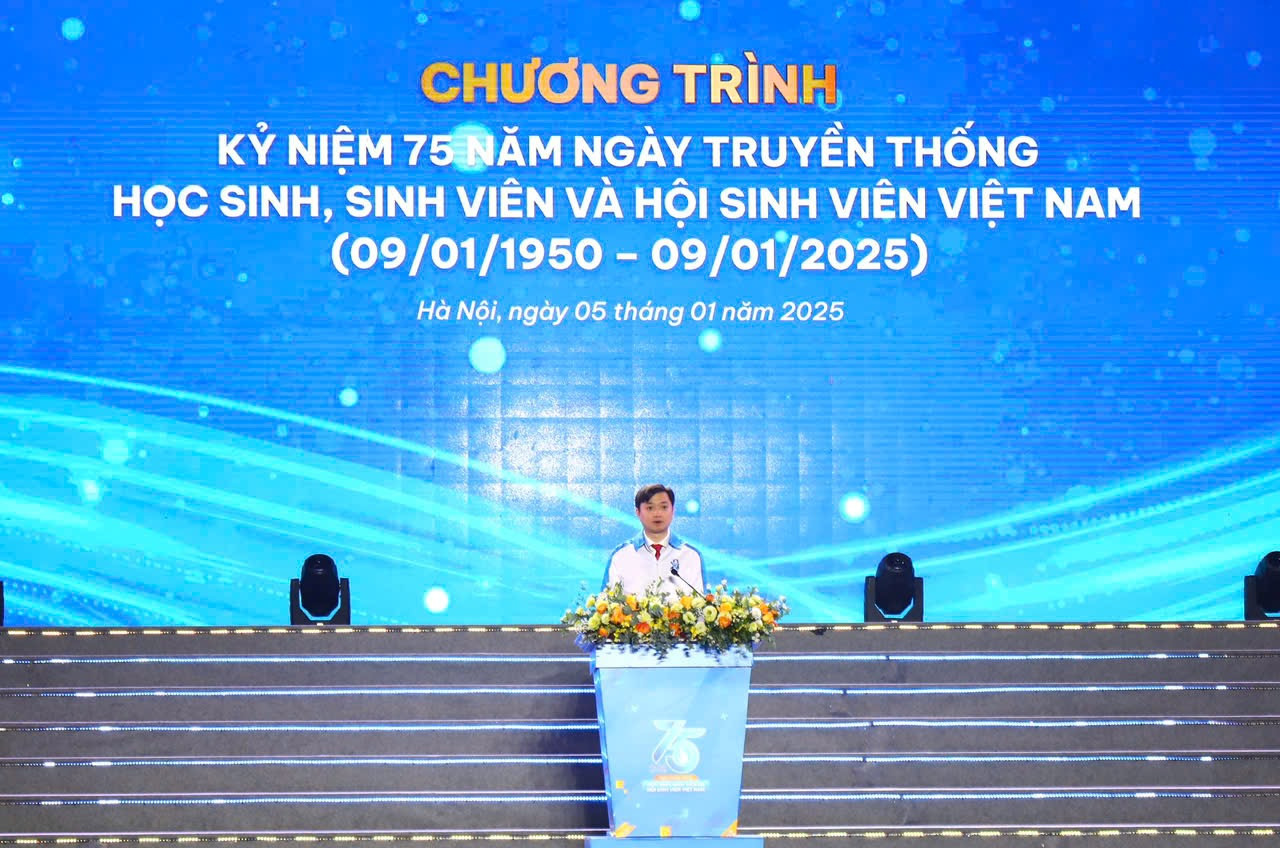 Đồng chí Nguyễn Minh Triết, Bí thư T.Ư Đoàn, Chủ tịch T.Ư Hội sinh viên Việt Nam phát biểu tại lễ tuyên dương. Đồng chí Nguyễn Minh Triết, Bí thư T.Ư Đoàn, Chủ tịch T.Ư Hội sinh viên Việt Nam phát biểu tại lễ tuyên dương.