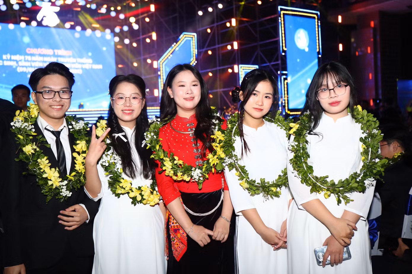 Học sinh, sinh viên tiêu biểu xuất sắc tại lễ tuyên dương.