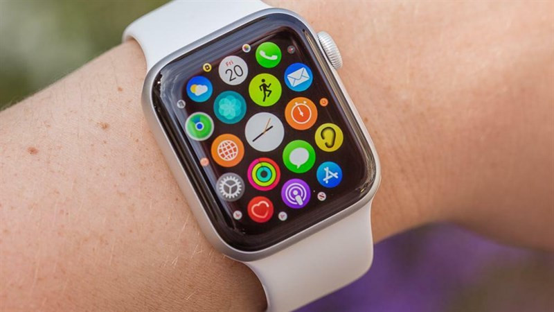 Apple Watch đã nhiều lần phát huy tác dụng và cảnh báo mối nguy sức khỏe cho người dùng. (Ảnh: PCMag)