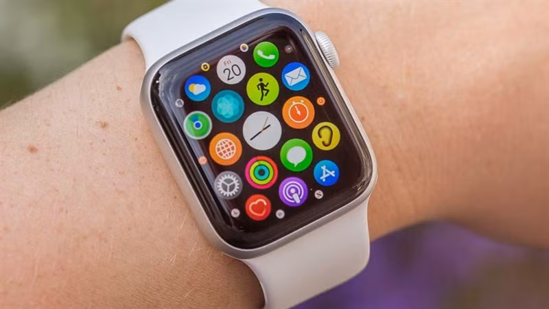 Apple Watch đã nhiều lần phát huy tác dụng và cảnh báo mối nguy sức khỏe cho người dùng. (Ảnh: PCMag)