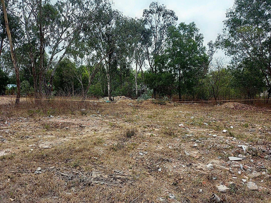 Bãi đất trống cách nhà em N. 300m là nơi phát hiện ra thi thể của bé.