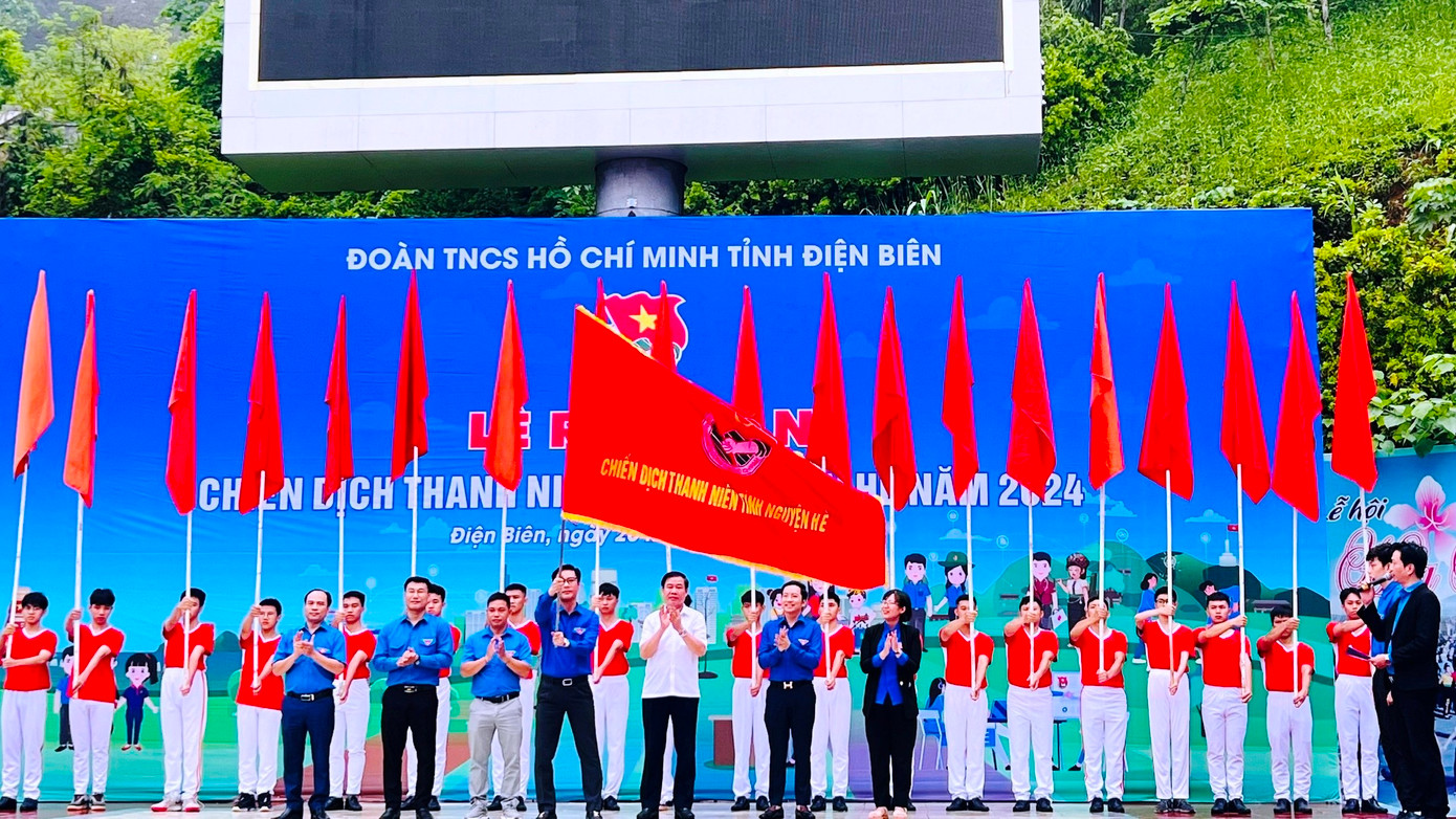 Các đồng chí lãnh đạo thực hiện nghi thức trao cờ lệnh ra quân Chiến dịch Thanh niên tình nguyện Hè năm 2024. Các đồng chí lãnh đạo thực hiện nghi thức trao cờ lệnh ra quân Chiến dịch Thanh niên tình nguyện Hè năm 2024.