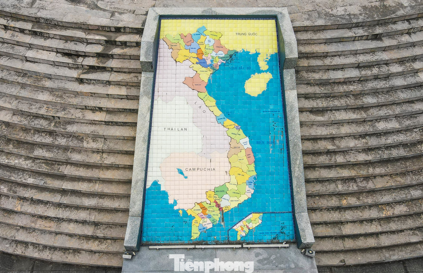 Chuyện thú vị xoay quanh cột cờ bên bến Hiền Lương, nơi diễn ra Lễ Thượng cờ Tiền Phong Marathon 2025.