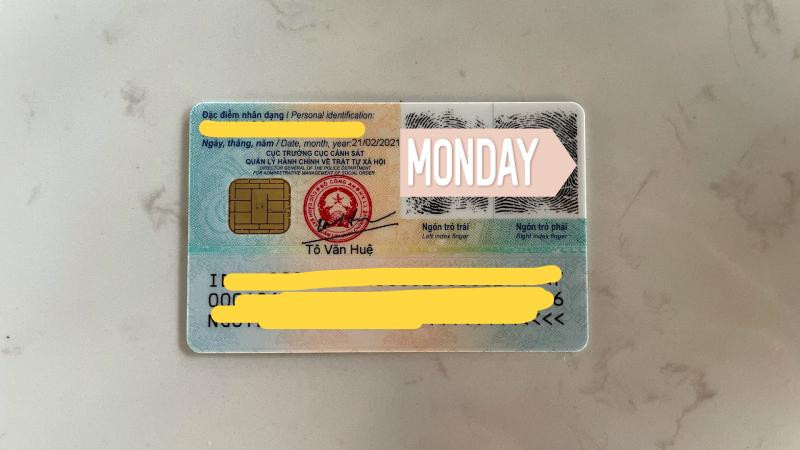 Mặt sau của thẻ có sự thay đổi rõ ràng về nội dung và bố cục.