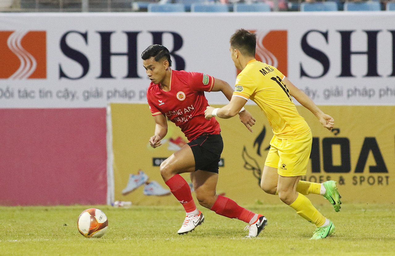 Tuần "sóng gió" của các cầu thủ V.League: Văn Thanh bị cấm thi đấu 3 trận ảnh 3 Tuần "sóng gió" của các cầu thủ V.League: Văn Thanh bị cấm thi đấu 3 trận ảnh 3