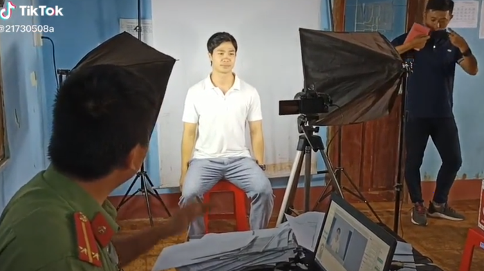 Diện mạo của công Phượng được dân mạng chú ý hơn cả.