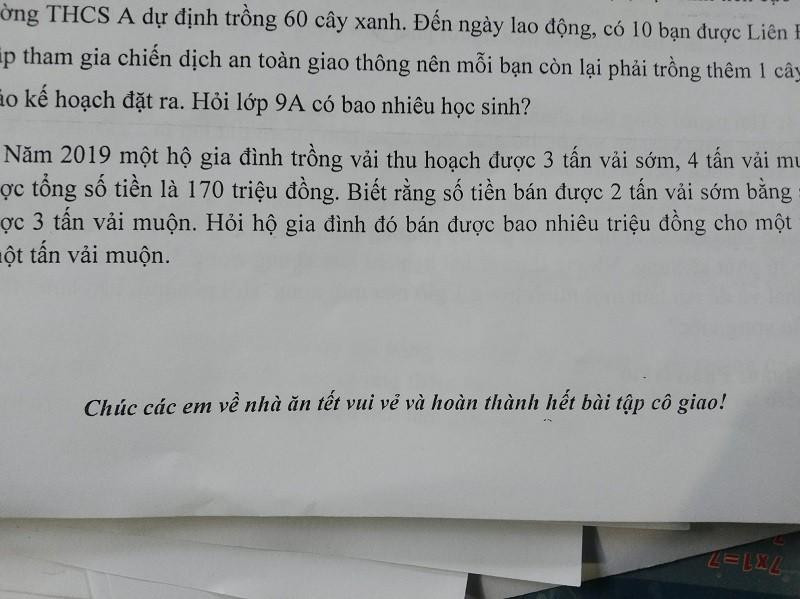 Các thầy cô giáo cũng không quên nhắn gửi những lời chúc tốt đẹp đến học sinh và gia đình. Các thầy cô giáo cũng không quên nhắn gửi những lời chúc tốt đẹp đến học sinh và gia đình.