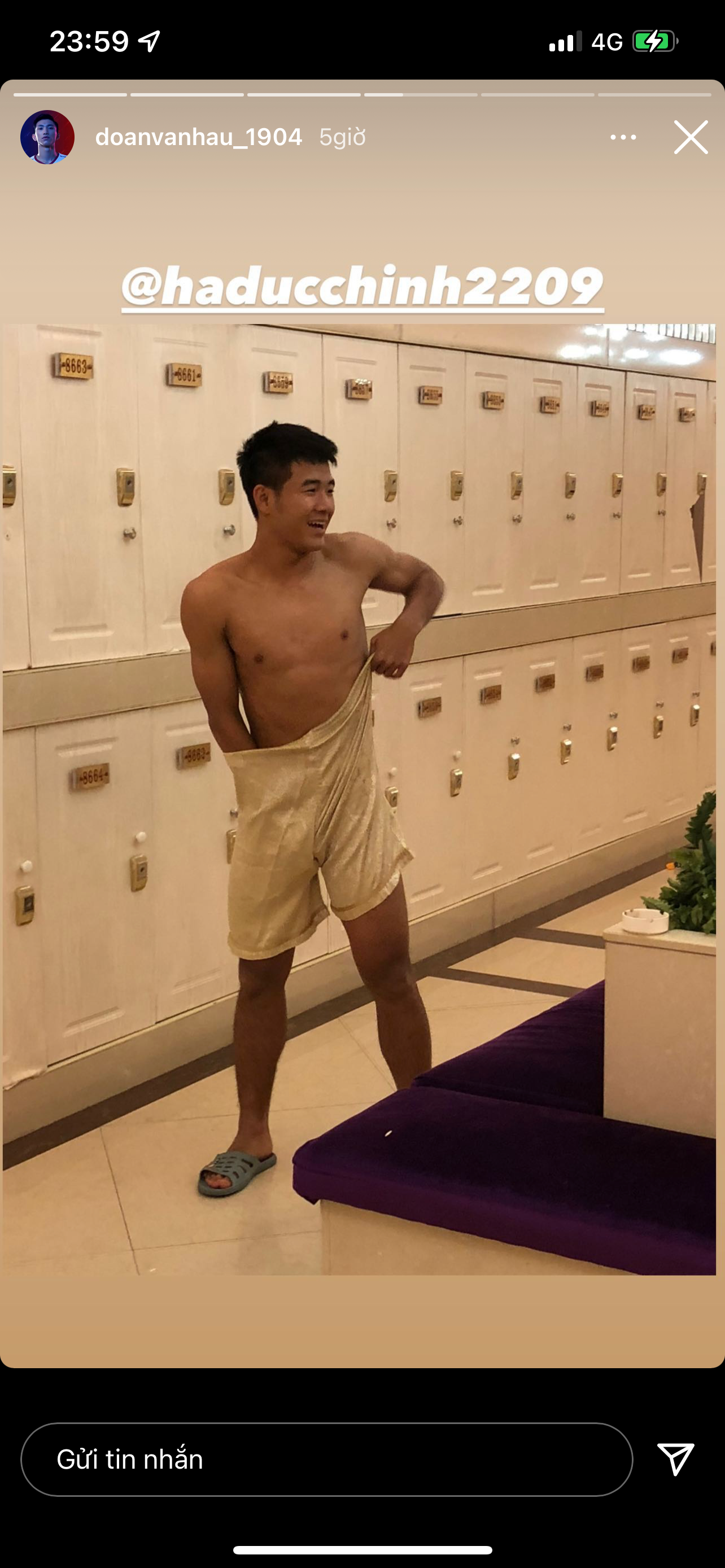 Người em Văn Hậu chúc mừng sinh nhật Đức Chinh bằng tấm hình không thể &quot;troll&quot; hơn.