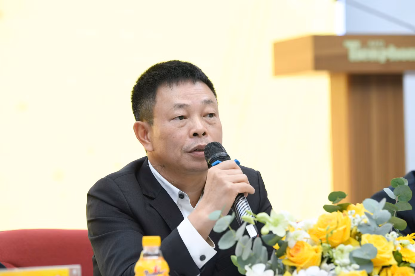 Nhà báo Phùng Công Sưởng - Tổng Biên tập báo Tiền Phong, Giám đốc Quỹ Hỗ trợ Tài năng trẻ Việt Nam.