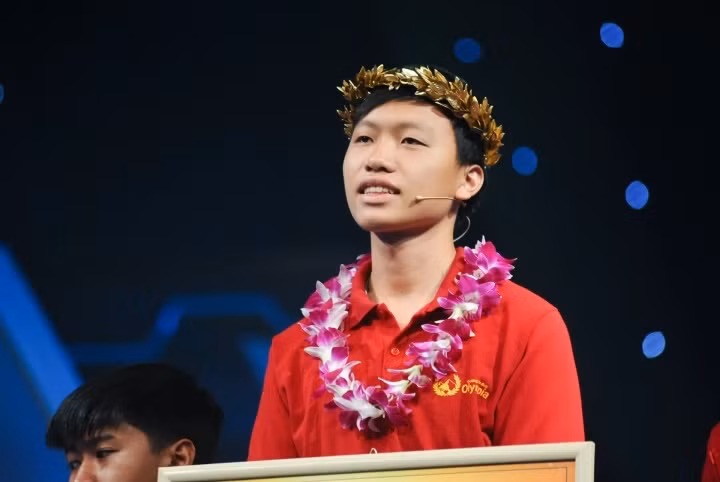Nam sinh này hiện đang giữ kỷ lục là thí sinh có điểm cao nhất trong một trận Chung kết năm Olympia. Nam sinh này hiện đang giữ kỷ lục là thí sinh có điểm cao nhất trong một trận Chung kết năm Olympia.