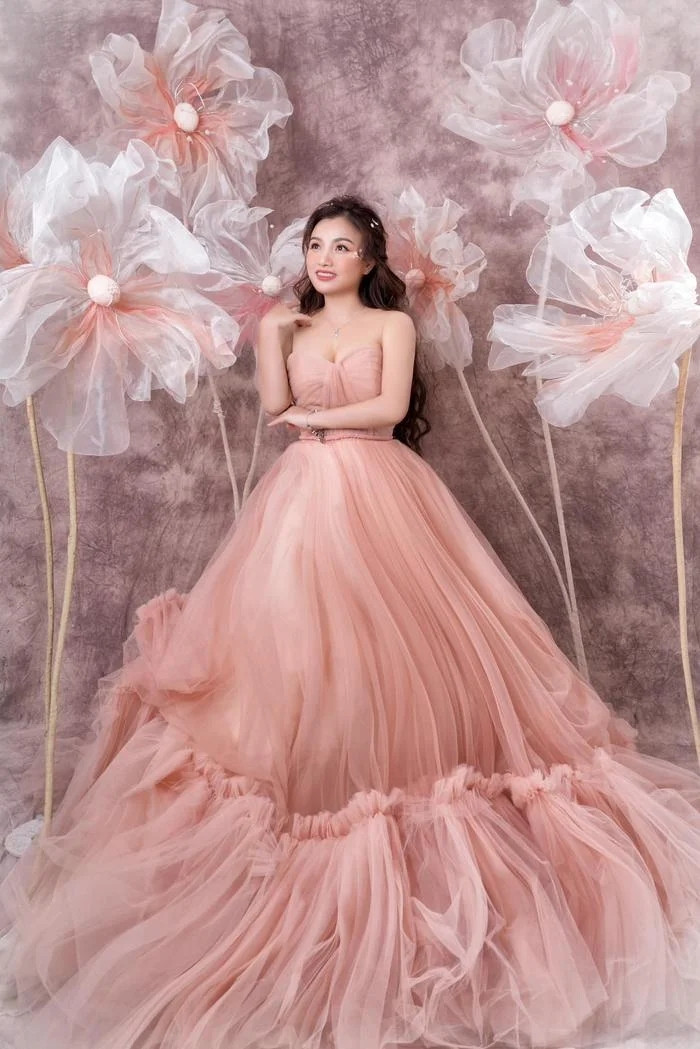 Nhan sắc thay đổi của Quỳnh Trần JP.