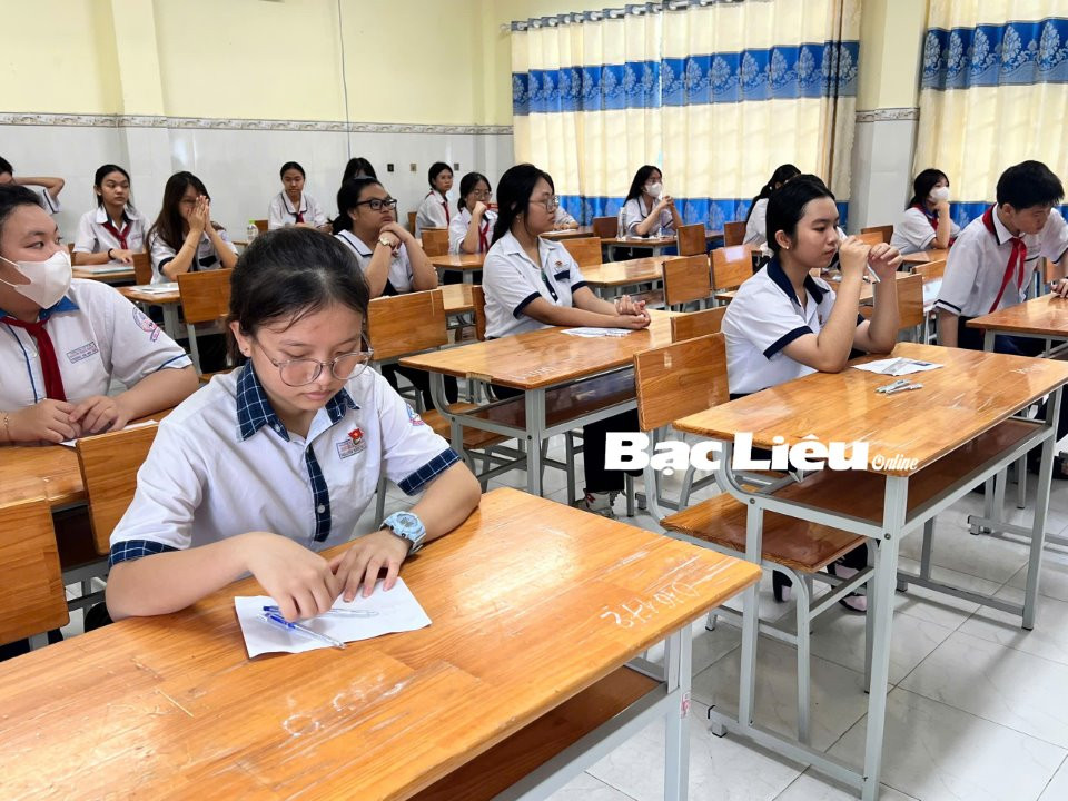 Thí sinh tham dự kỳ thi tuyển sinh vào lớp 10 THPT, năm học 2025 - 2026 tại Trường THPT Chuyên Bạc Liêu. (Ảnh: Bạc Liêu Online) Thí sinh tham dự kỳ thi tuyển sinh vào lớp 10 THPT, năm học 2025 - 2026 tại Trường THPT Chuyên Bạc Liêu. (Ảnh: Bạc Liêu Online)