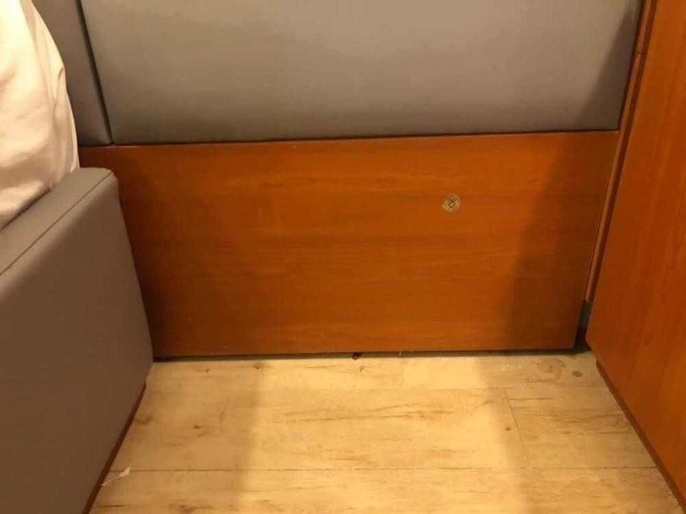 Hiện trạng 2 chiếc giường được nhà chị T.N kê lại với nhau. Hiện trạng 2 chiếc giường được nhà chị T.N kê lại với nhau.