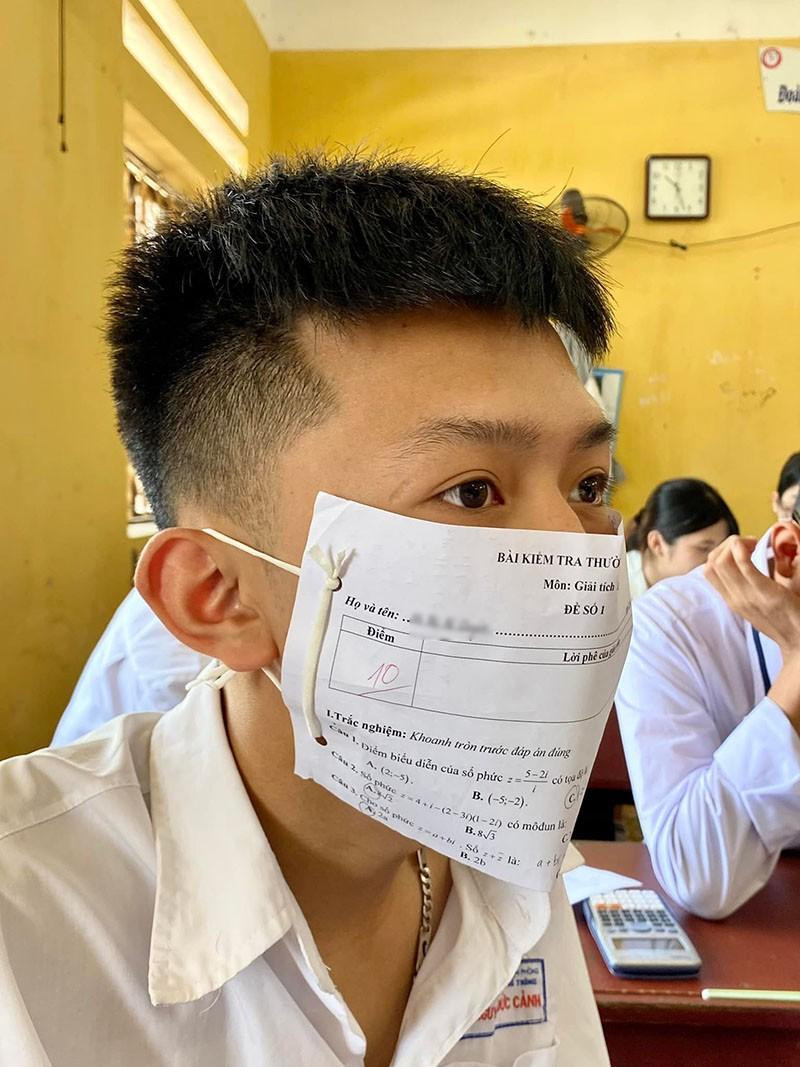 Khi bạn đạt điểm 10 và muốn khoe với cả thế giới. (Ảnh: Group Trường Người Ta) Khi bạn đạt điểm 10 và muốn khoe với cả thế giới. (Ảnh: Group Trường Người Ta)