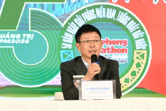 Nhà báo Phùng Công Sưởng - Tổng Biên tập báo Tiền Phong, đồng Trưởng BTC. Nhà báo Phùng Công Sưởng - Tổng Biên tập báo Tiền Phong, đồng Trưởng BTC.