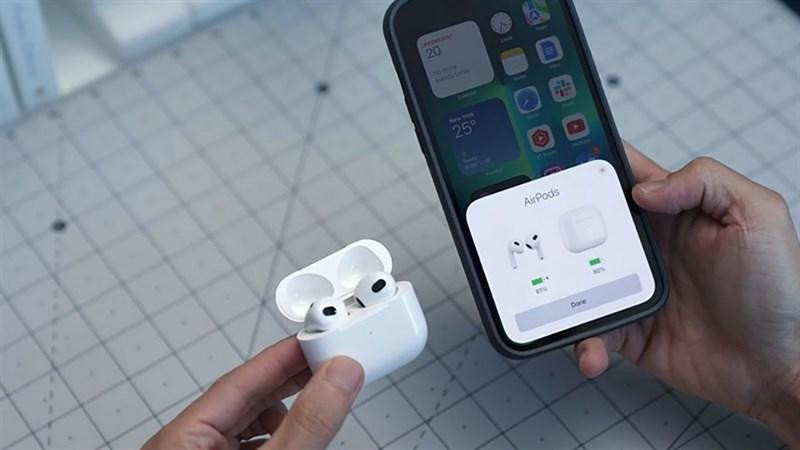 AirPods 3 sở hữu nhiều tính năng thú vị, kết nối nhanh chóng với trợ lý ảo Siri. (Nguồn: GadgetsMatch)