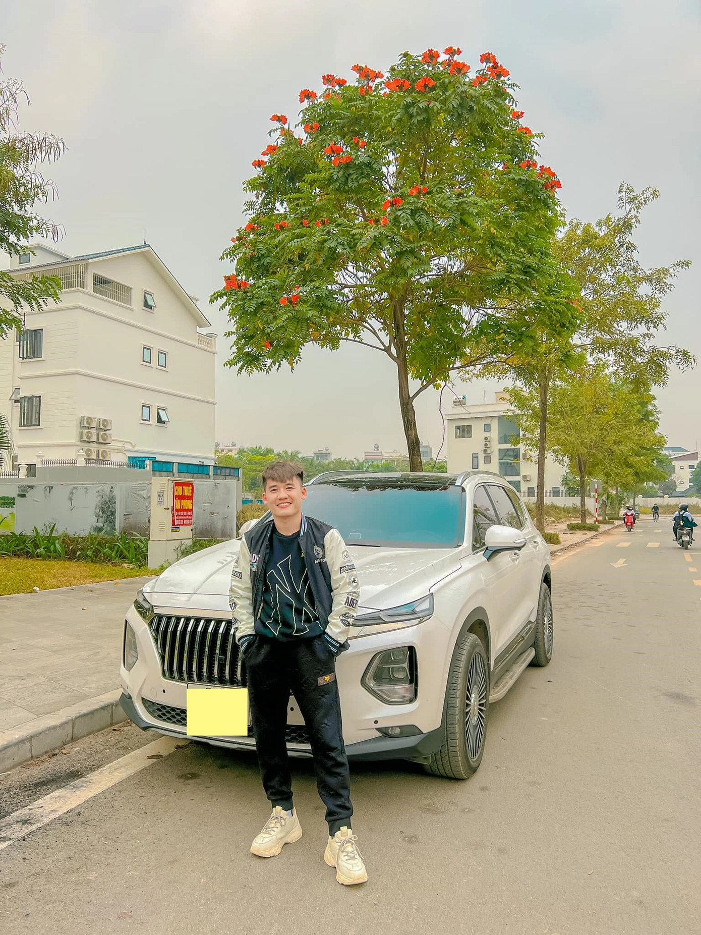 Hưng Vlog và HTX sản xuất thương mại và dịch vụ nông nghiệp Phì Điền đã kí hợp đồng tiêu thụ mật ong từ tháng 2 vừa qua.