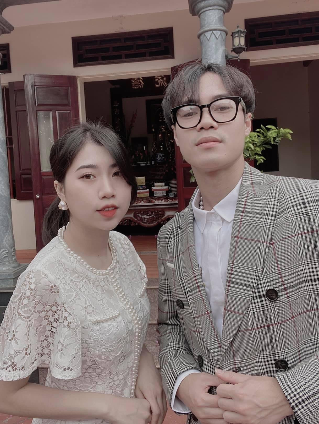 Văn Toàn và em gái. Văn Toàn và em gái.