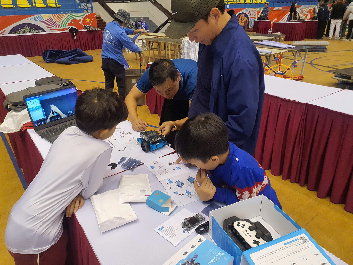 Thí sinh có mặt tại địa điểm diễn ra giải đấu để sẵn sàng cho ngày tranh tài chính thức. Thí sinh có mặt tại địa điểm diễn ra giải đấu để sẵn sàng cho ngày tranh tài chính thức.