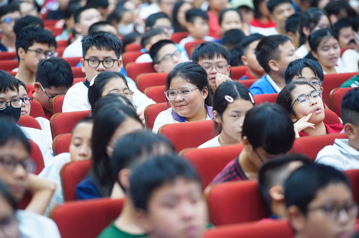 Các bạn thí sinh háo hức chờ đợi kết quả. - Ảnh: Duy Phạm