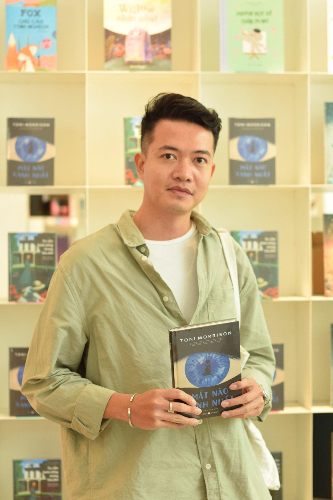 Rất nhiều độc giả hào hứng tới dự buổi tọa đàm. Rất nhiều độc giả hào hứng tới dự buổi tọa đàm.