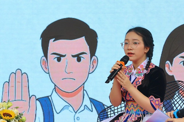 Học sinh Lầu Nguyễn Hương Mơ.