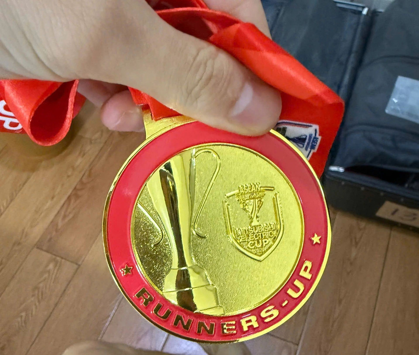 Tấm HCV ghi danh xưng Á quân trao cho Tiến Linh. Tấm HCV ghi danh xưng Á quân trao cho Tiến Linh.