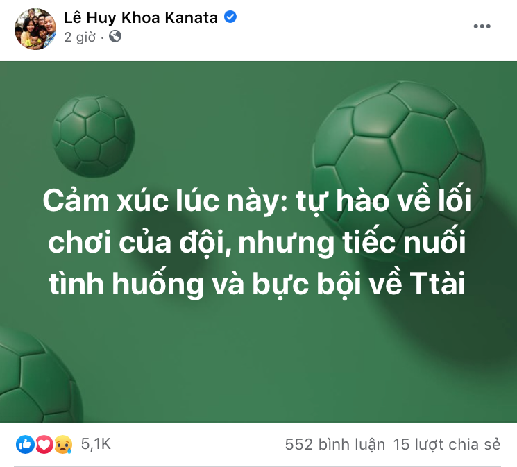 Trợ lý ngôn ngữ của HLV Park Hang-seo - ông Lê Huy Khoa cảm thấy bức bội với trọng tài trận đấu này.