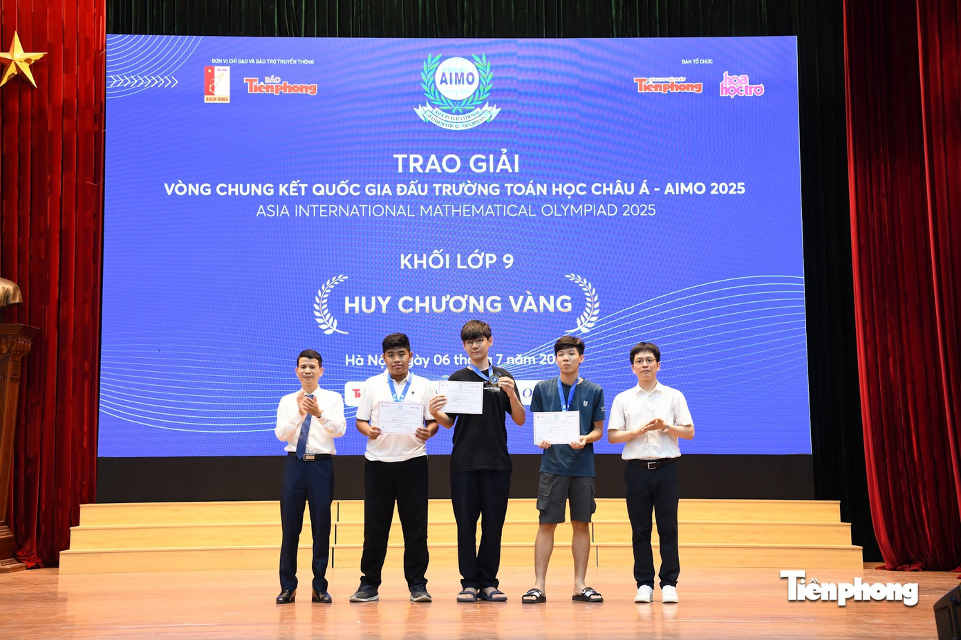 Thí sinh cấp THCS đạt Huy chương Vàng. Thí sinh cấp THCS đạt Huy chương Vàng.