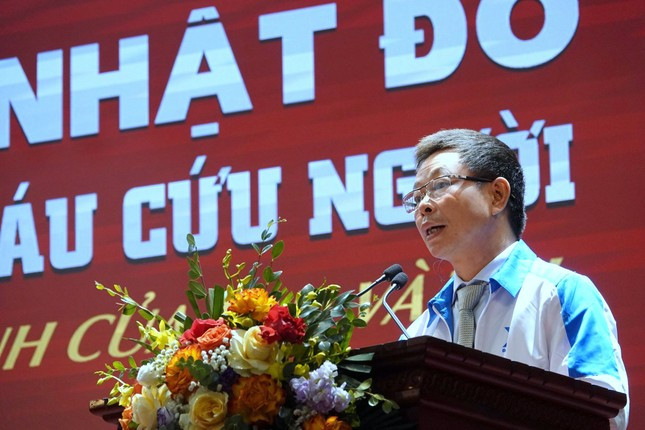 Nhà báo Phùng Công Sưởng - Phó Tổng biên tập Báo Tiền Phong, phát biểu tại ngày hội. Nhà báo Phùng Công Sưởng - Phó Tổng biên tập Báo Tiền Phong, phát biểu tại ngày hội.