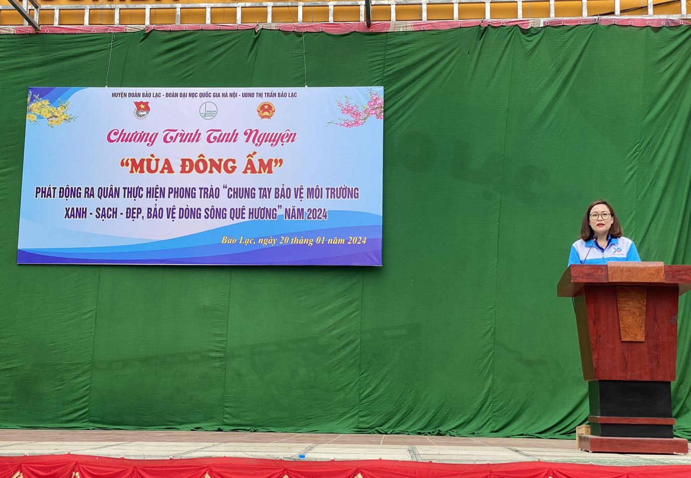 Đồng chí Hứa Thanh Hoa - Ủy viên Ban Chấp hành Trung ương Đoàn, Bí thư Đoàn Thanh niên, Phó Trưởng Ban Chính trị và Công tác Học sinh Sinh viên ĐH Quốc gia Hà Nội phát biểu tại chương trình.