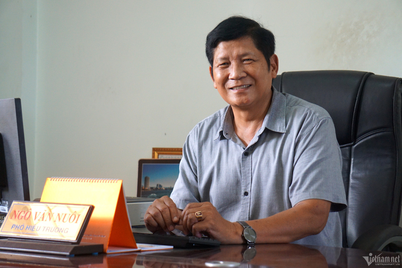 Thầy Ngô Văn Nuôi.