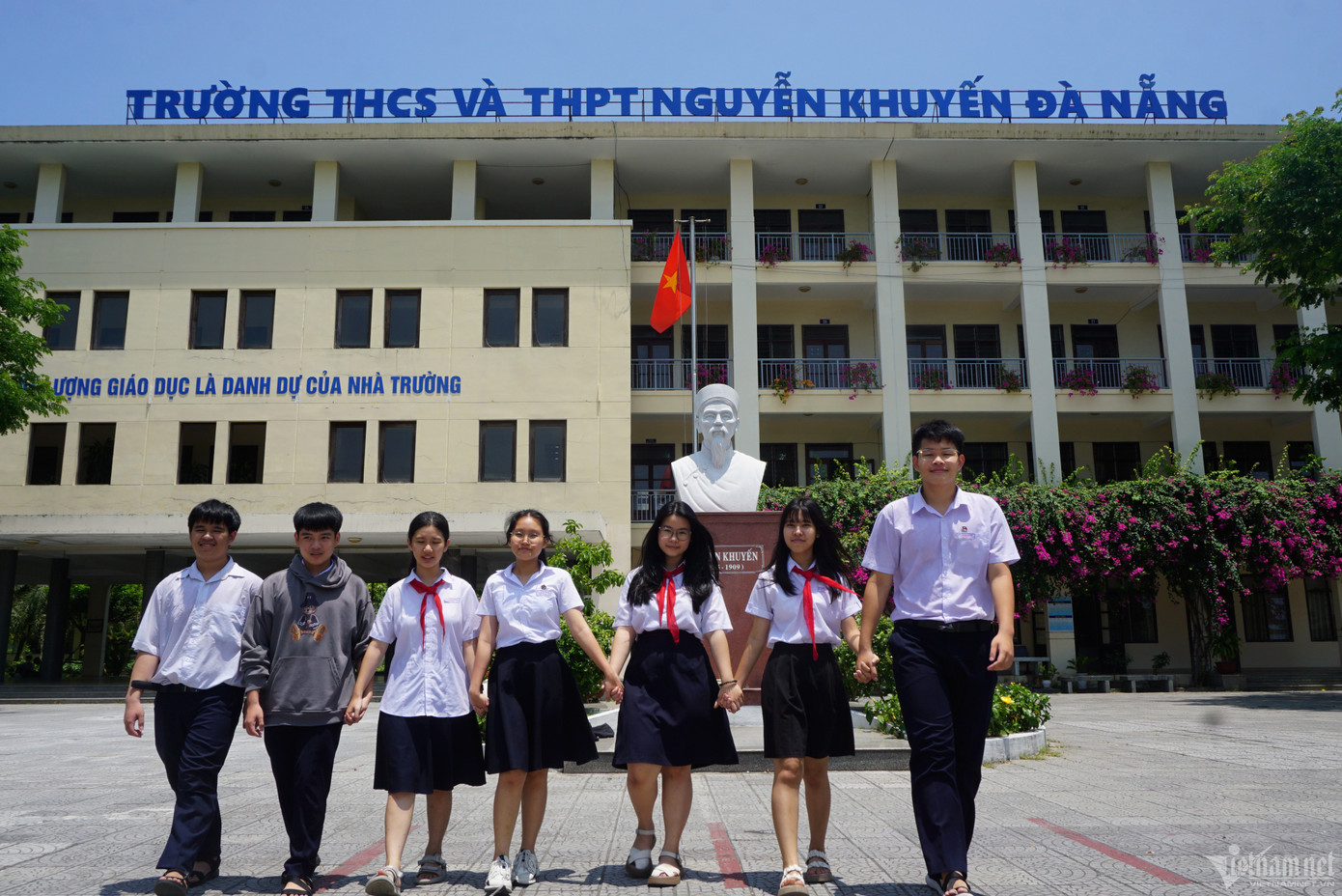 Trường THCS - THPT Nguyễn Khuyến nơi Trang đang theo học.