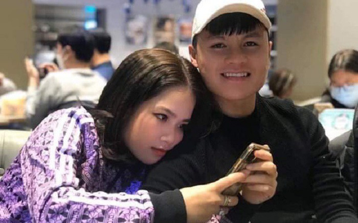 Huyền My từng để lộ ảnh đi du lịch thân mật với Quang Hải. Huyền My từng để lộ ảnh đi du lịch thân mật với Quang Hải.