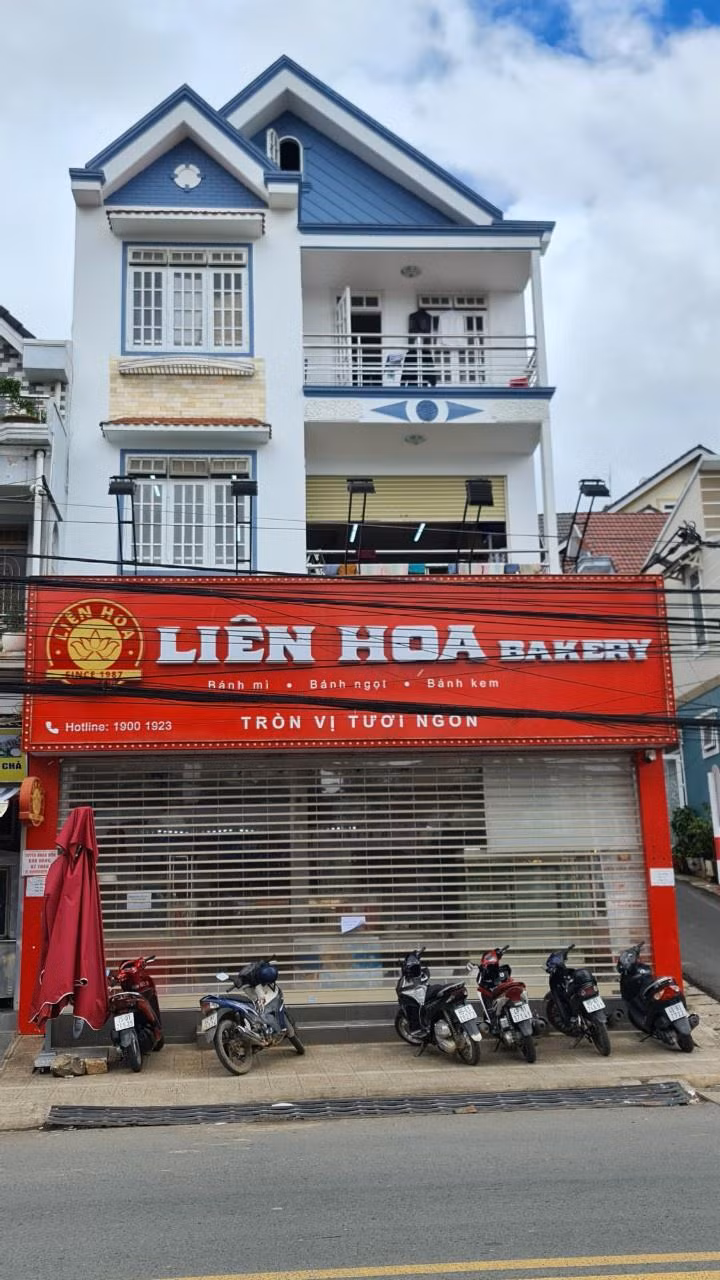 Tiệm bánh Liên Hoa trên đường Phan Chu Trinh, P.9 (TP Đà Lạt) tạm ngưng kinh doanh. (Ảnh: Lâm Viên)