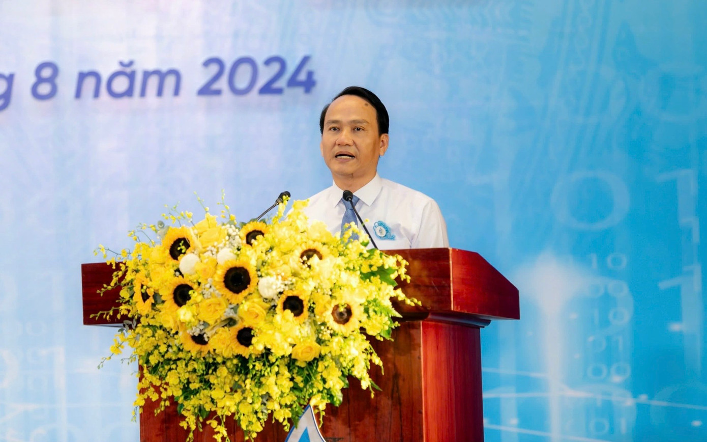 Đồng chí Nguyễn Đình Vĩnh - Phó Bí thư Thường trực Thành uỷ Đà Nẵng phát biểu tại Đại hội.