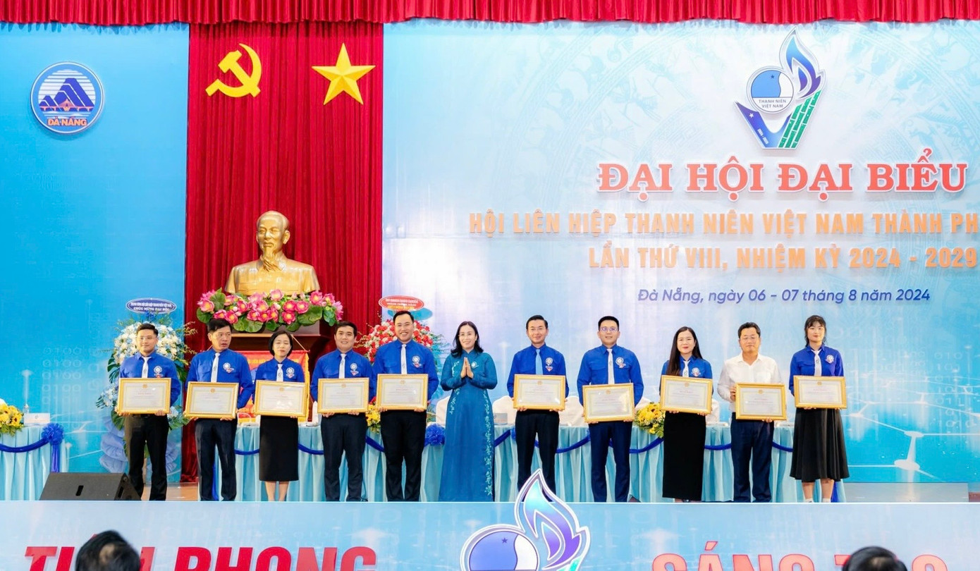 UBND thành phố tặng bằng khen cho 10 tập thể có thành tích tiêu biểu trong công tác Hội và phong trào thanh niên nhiệm kỳ 2019 - 2024.