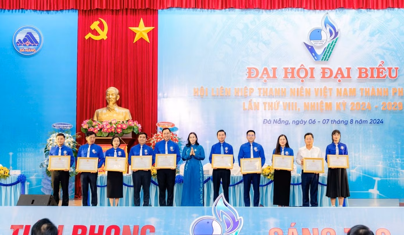 UBND thành phố tặng bằng khen cho 10 tập thể có thành tích tiêu biểu trong công tác Hội và phong trào thanh niên nhiệm kỳ 2019 - 2024.