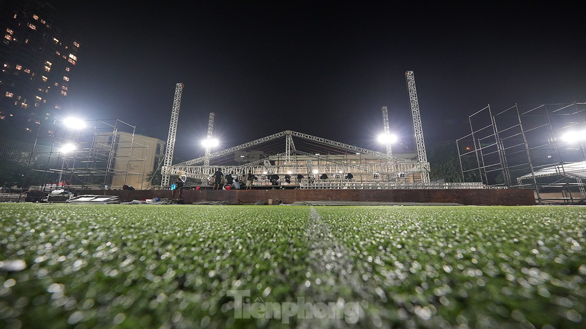 Phía BTC đang gấp rút thi công các gian hàng phục vụ cho lễ hội lớn nhất của giới ngân hàng được Báo Tiền Phong tổ chức thường niên trong những năm gần đây. Phía BTC đang gấp rút thi công các gian hàng phục vụ cho lễ hội lớn nhất của giới ngân hàng được Báo Tiền Phong tổ chức thường niên trong những năm gần đây.