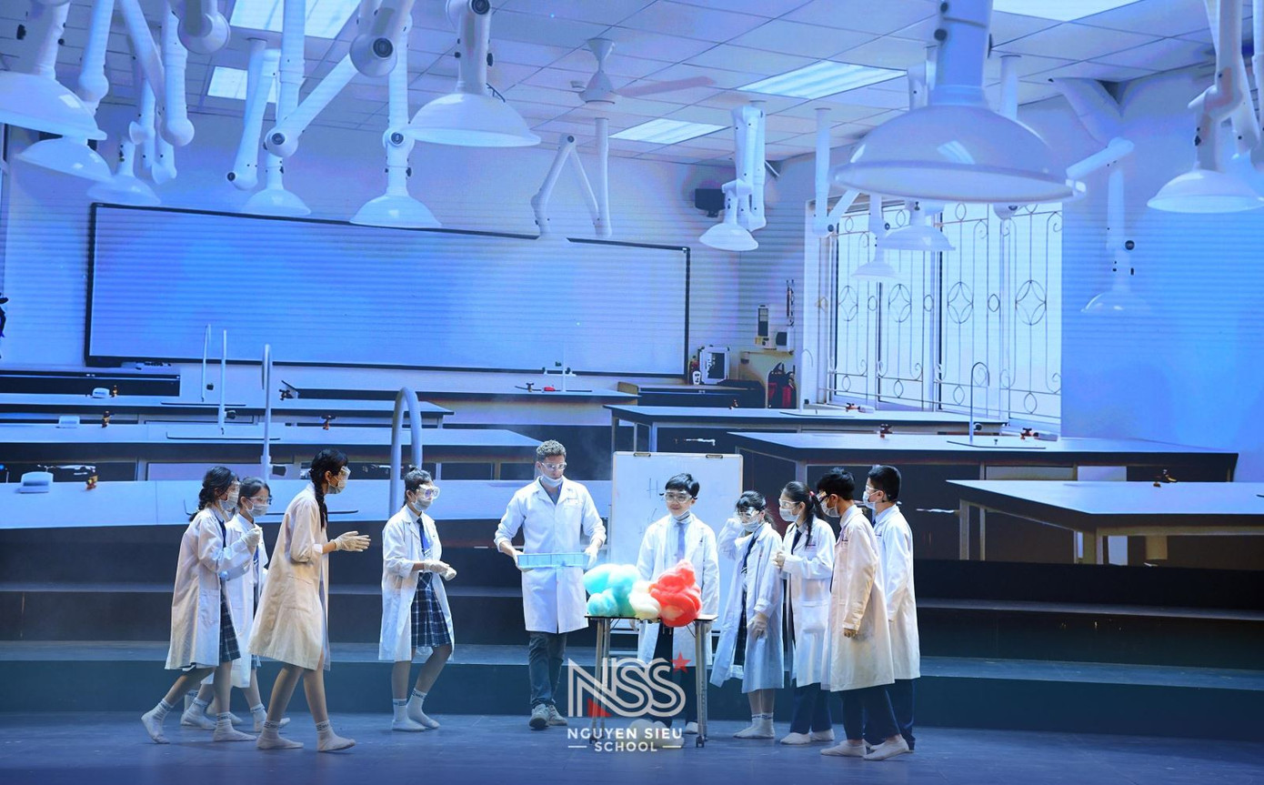 Bối cảnh một giờ học Cambridge tại Nguyễn Siêu.