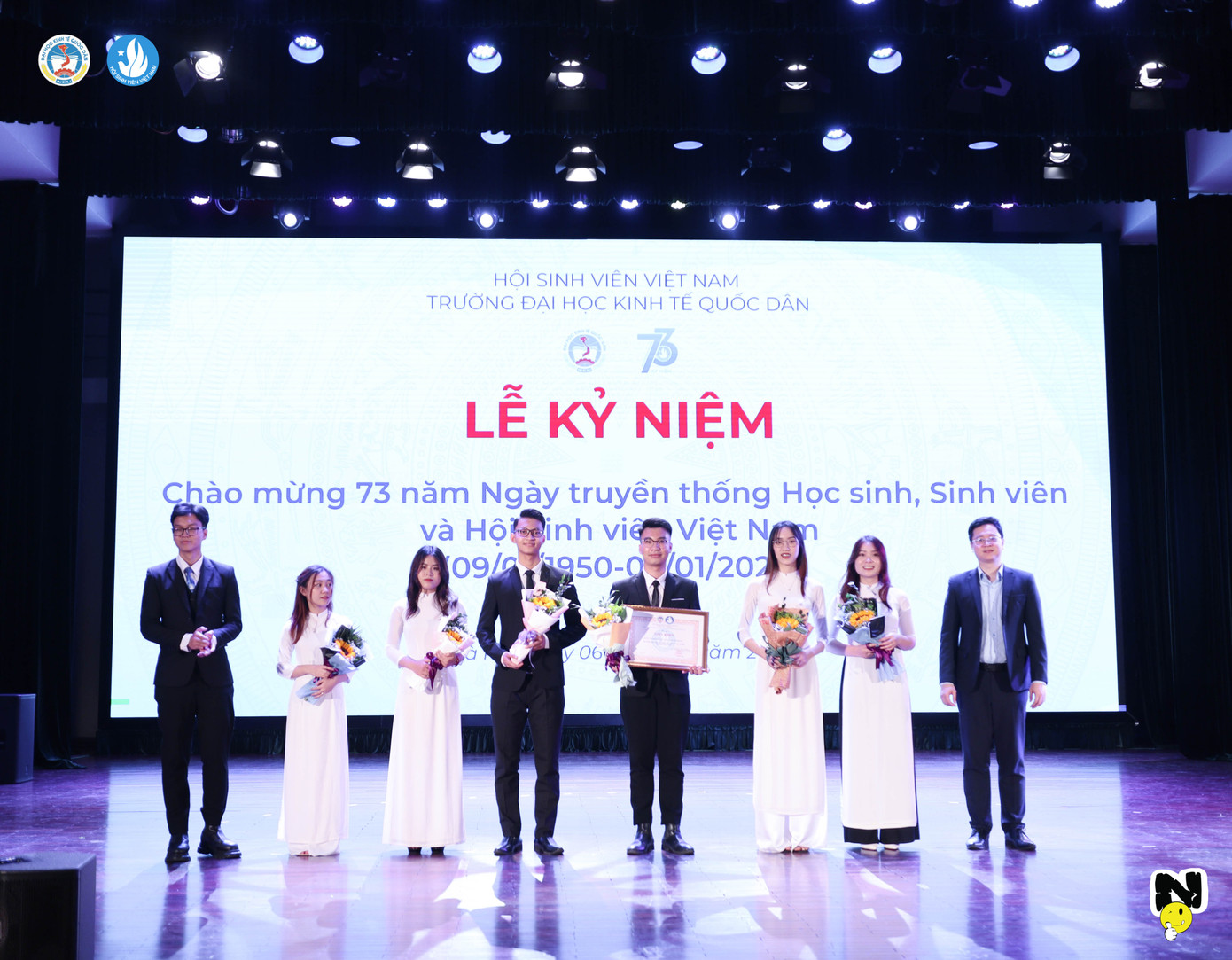 Vinh danh các bạn sinh viên 5 tốt ưu tú. Vinh danh các bạn sinh viên 5 tốt ưu tú.