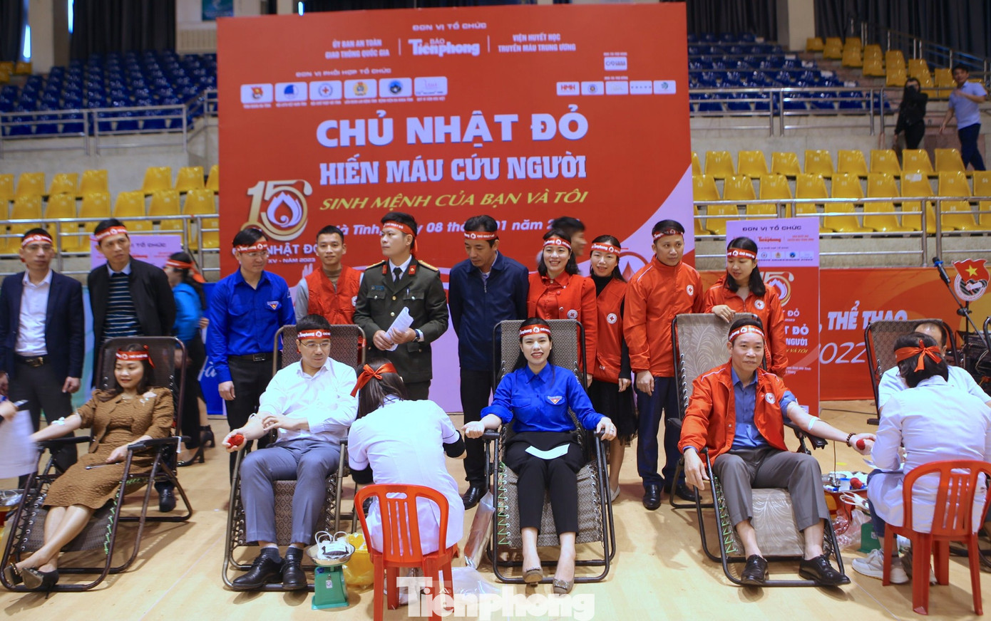 Chương trình Chủ nhật Đỏ với mục đích cao đẹp là mang giọt máu ấm đến với những người nghèo, những bệnh nhân thiếu máu trong dịp trước và sau Tết Nguyên đán.