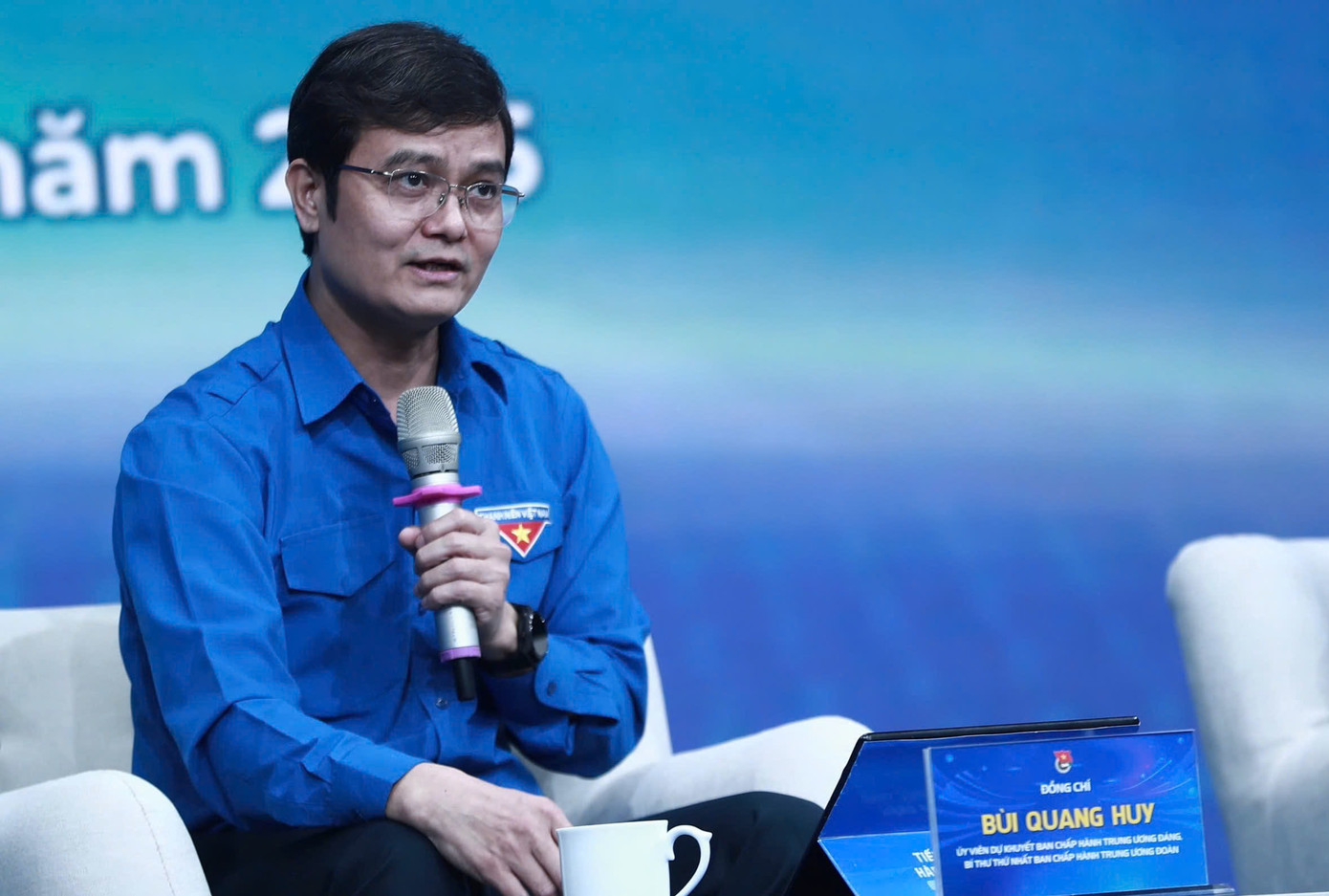 Đồng chí Bùi Quang Huy phát biểu mở đầu diễn đàn.