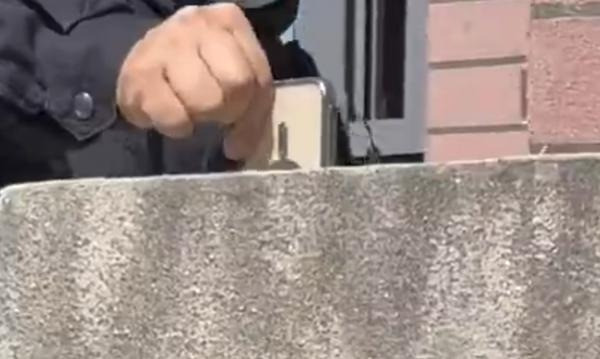 Chiếc iPhone đã rơi từ tầng 26 của toà chung cư.