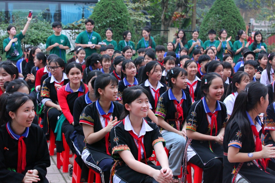 Các em học sinh nhiệt tình hưởng ứng các hoạt động trong giờ giảng dạy.