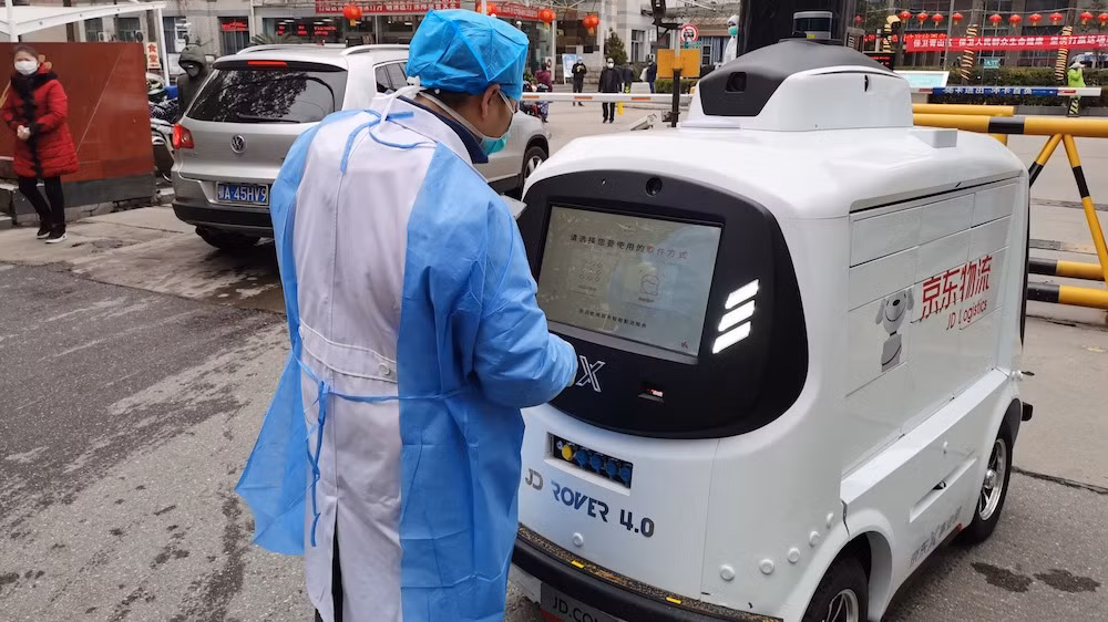 Robot giao hàng có thể “cướp” việc và gây mất sinh kế trong xã hội.
