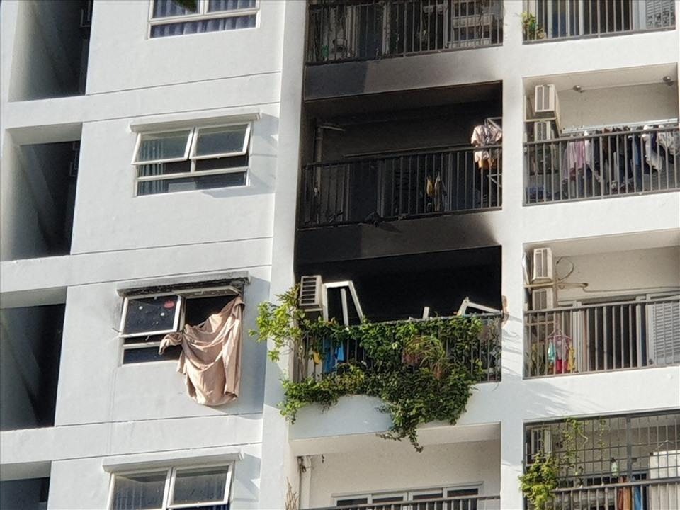 Cháy căn hộ ở chung cư Carillon 5, hai mẹ con rơi lầu tử vong. (Ảnh: QT) Cháy căn hộ ở chung cư Carillon 5, hai mẹ con rơi lầu tử vong. (Ảnh: QT)