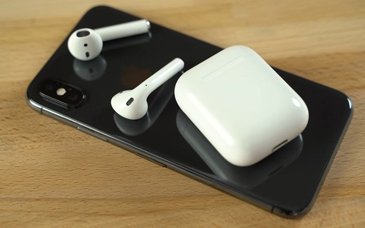 AirPods thế hệ đầu tiên.
