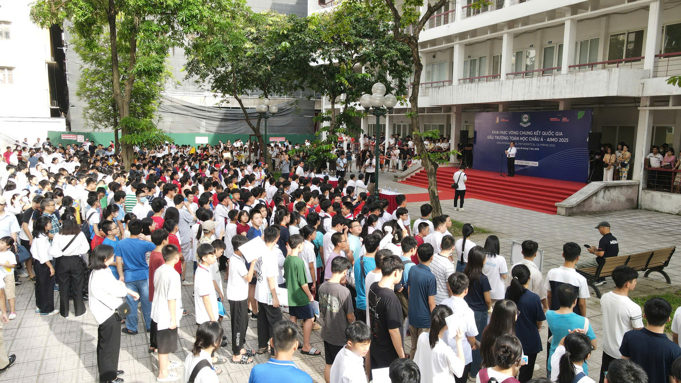 Thí sinh dự lễ Khai mạc Vòng Chung kết Quốc gia Đấu trường Toán học châu Á - AIMO 2025. Thí sinh dự lễ Khai mạc Vòng Chung kết Quốc gia Đấu trường Toán học châu Á - AIMO 2025.